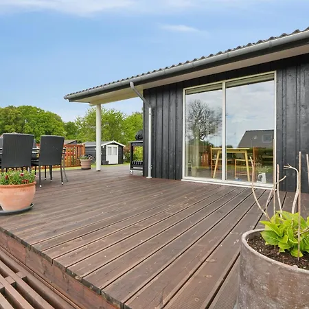 Modern Near And Nature Helnaes